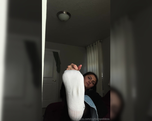 Ivy Foot Goddess aka Ivyfootgoddess OnlyFans - Watch me take off my sweaty shoes & sniff them n then show off my soles 5 mins