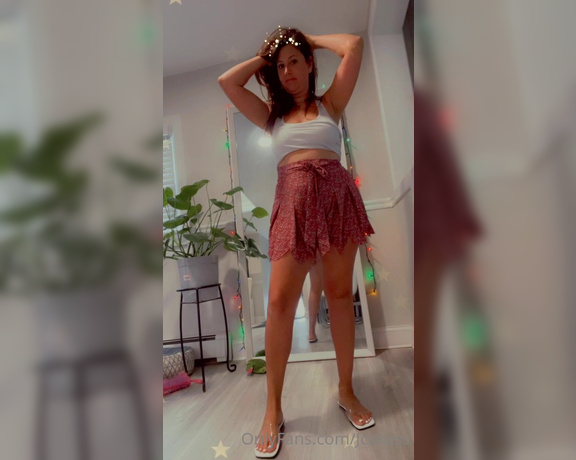 Jenelle Jcakes aka Jcakess OnlyFans - Do u think my skirt is too short to go out dinner