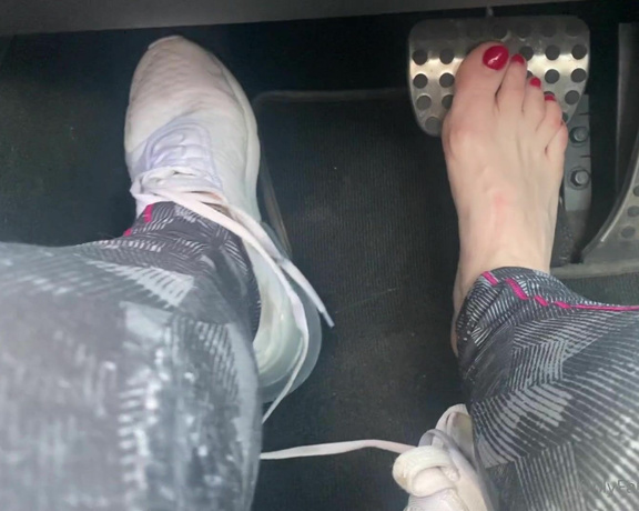 Miss Harriet aka Redtoes Onlyfans - BAREFOOTED! Drive with me for 7 minutes after a sweaty spin class!