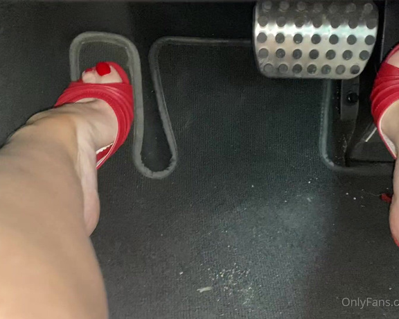 Miss Harriet aka Redtoes Onlyfans - Driving in my red peep toes