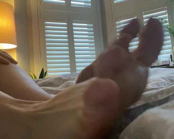 Miss Harriet aka Redtoes Onlyfans - I need a foot slave, they desperately need some attention!