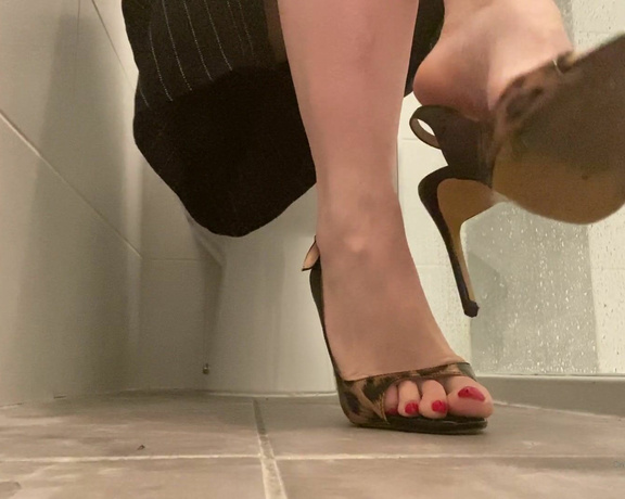 Miss Harriet aka Redtoes Onlyfans - Good morning, these are my leopard sling back heels  giving my toes a stretch and curl My feet are