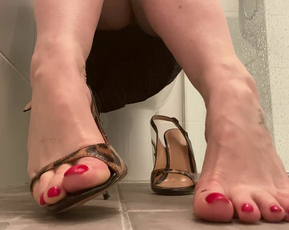 Miss Harriet aka Redtoes Onlyfans - Good morning, these are my leopard sling back heels  giving my toes a stretch and curl My feet are