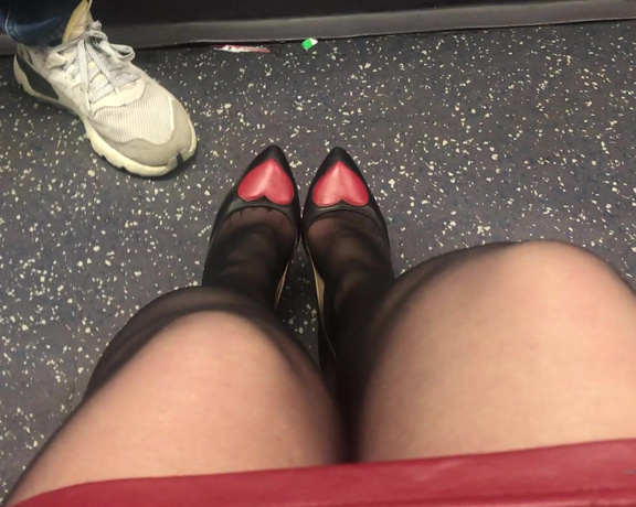 Miss Harriet aka Redtoes Onlyfans - Foot and shoe tease  On the London Underground