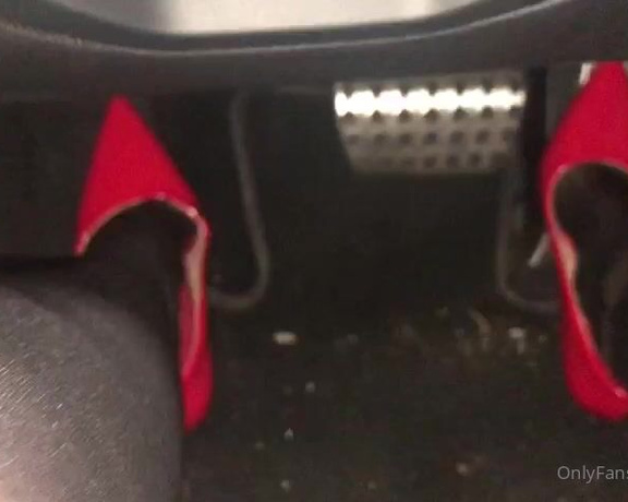 Miss Harriet aka Redtoes Onlyfans - My car needs a valet I know lol