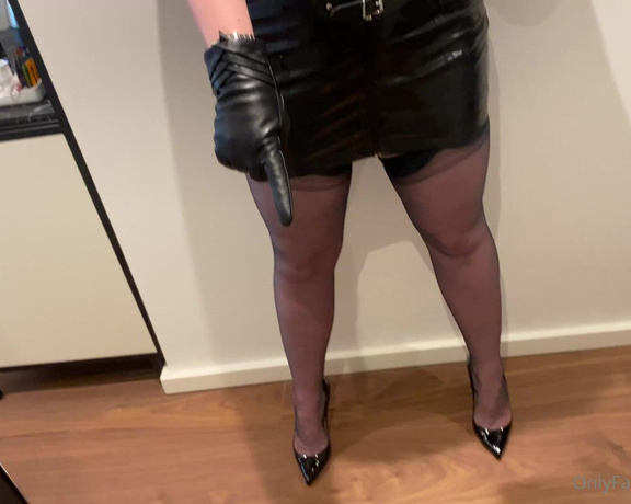 Miss Harriet aka Redtoes Onlyfans - Time to surrender…