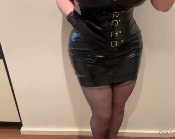 Miss Harriet aka Redtoes Onlyfans - Time to surrender…