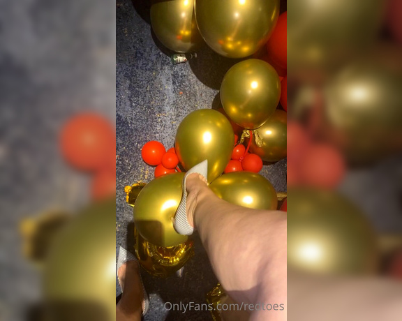 Miss Harriet aka Redtoes Onlyfans - Balloon popping in my louboutins & long red nails