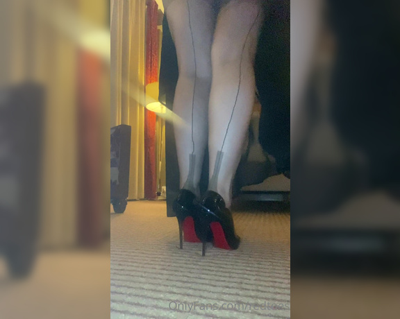 Miss Harriet aka Redtoes Onlyfans - Your seductive boss calls you into her hotel room for a quick chat before the conference  guess w 3