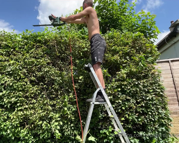 MasterDylanxxx aka Masterdyl Onlyfans - Ah I miss summer time Doing my gardening worksweaty for you lads watching me