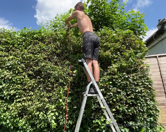 MasterDylanxxx aka Masterdyl Onlyfans - Ah I miss summer time Doing my gardening worksweaty for you lads watching me