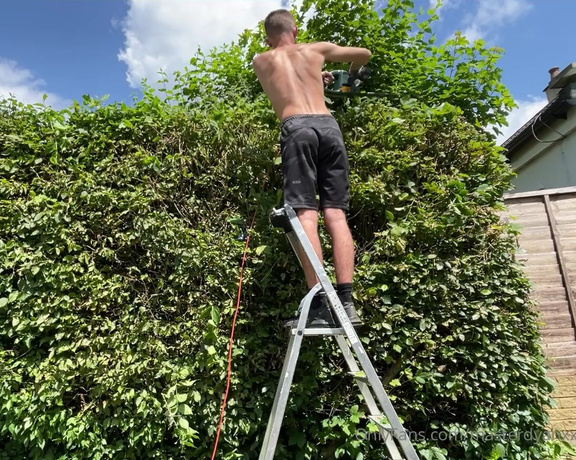 MasterDylanxxx aka Masterdyl Onlyfans - Ah I miss summer time Doing my gardening worksweaty for you lads watching me