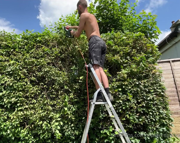 MasterDylanxxx aka Masterdyl Onlyfans - Ah I miss summer time Doing my gardening worksweaty for you lads watching me