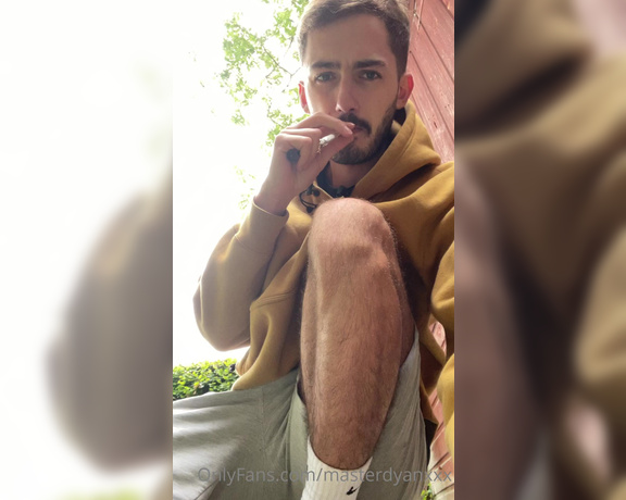 MasterDylanxxx aka Masterdyl Onlyfans - Smoking