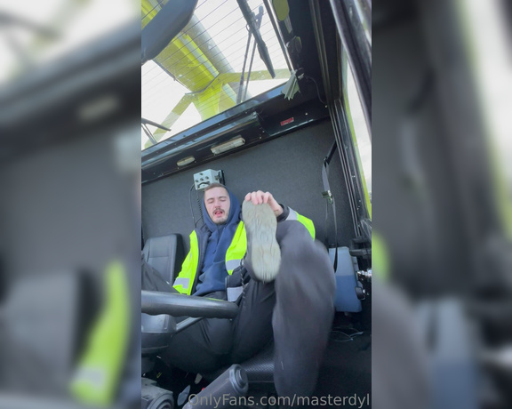 MasterDylanxxx aka Masterdyl Onlyfans - In the truck Soles out