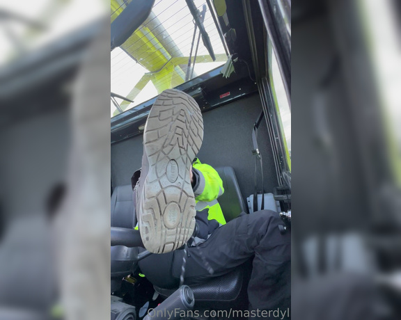 MasterDylanxxx aka Masterdyl Onlyfans - In the truck Soles out