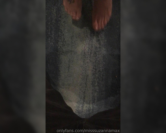 Miss Suzanna Maxwell aka Misssuzannamax Onlyfans - This is how every evening should end Foot worship and some serious ball busting