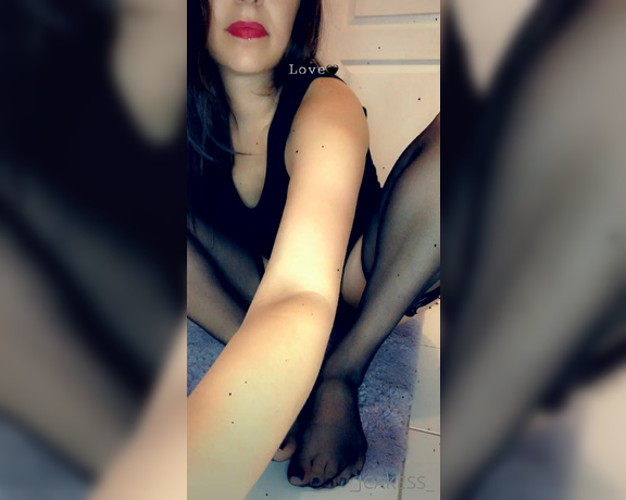 Jenelle Jcakes aka Jcakess OnlyFans - I love to tease you with my feet worship