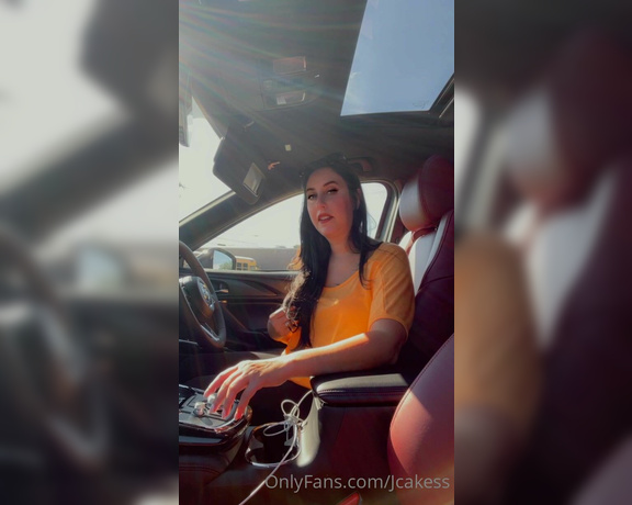 Jenelle Jcakes aka Jcakess OnlyFans - Teasing you in ur car with my soles