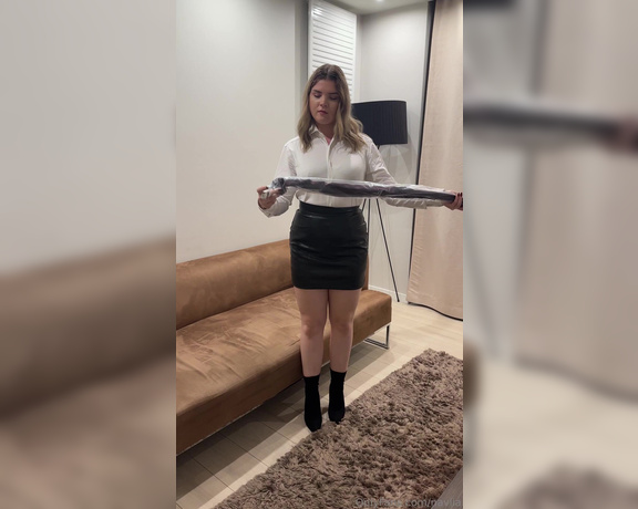 Kinky Navlia aka Navlia OnlyFans - Opening my new toy