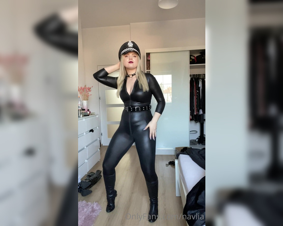 Kinky Navlia aka Navlia OnlyFans - I can dress like that 247 1