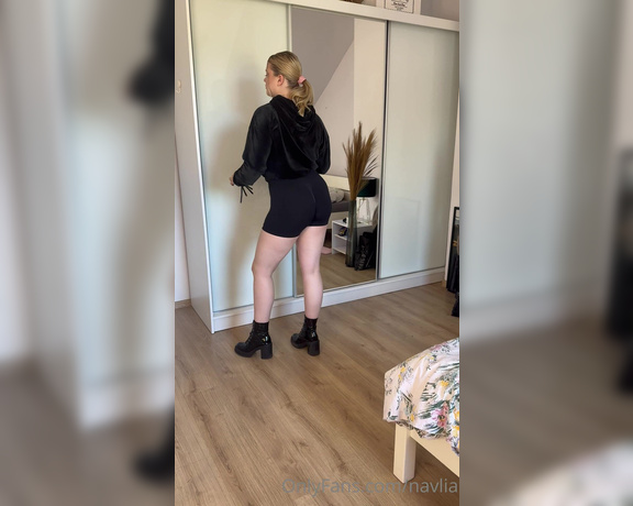 Kinky Navlia aka Navlia OnlyFans - Do you want to be my doggy 1