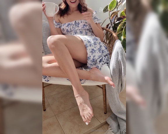 Lola Ward aka Lola_ward OnlyFans - Mornings with Lola  JOI with fake cum You wake up to the sight of Lola sitting in the sunshine, bar