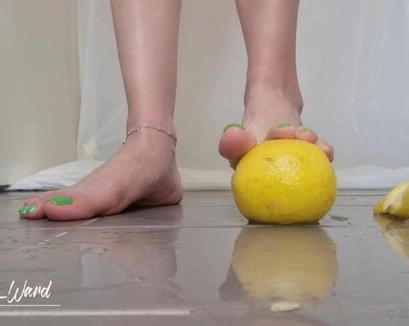 Lola Ward aka Lola_ward OnlyFans - Lemon crushing I was surprised that my feet could easily crush these lemons It was surprisingly