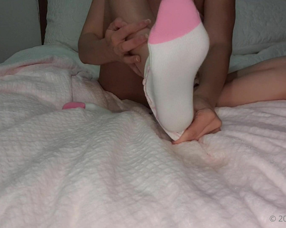 Lola Ward aka Lola_ward OnlyFans - Want me to take off these cute socks and put my feet in your face