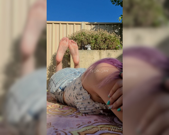 Lola Ward aka Lola_ward OnlyFans - Sun kissed soles Now, wouldnt it be dreamy if you could also kiss them