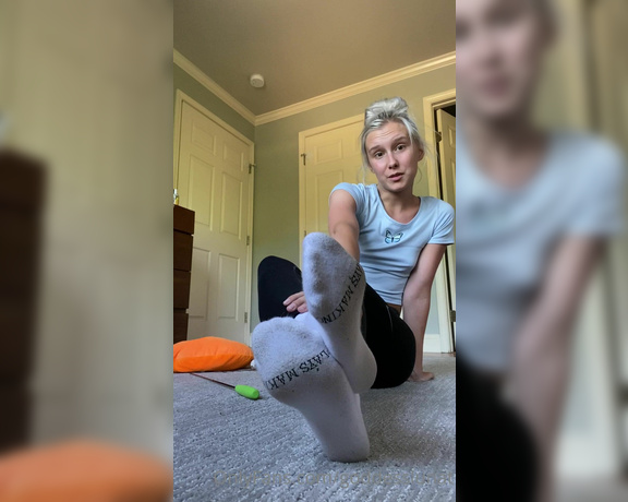 Luna Thrift aka Goddesslunat OnlyFans - Black mail custom with leggings and smelly socks