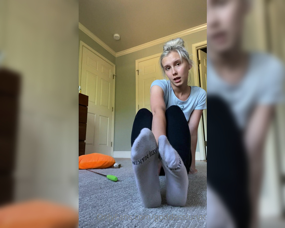 Luna Thrift aka Goddesslunat OnlyFans - Black mail custom with leggings and smelly socks