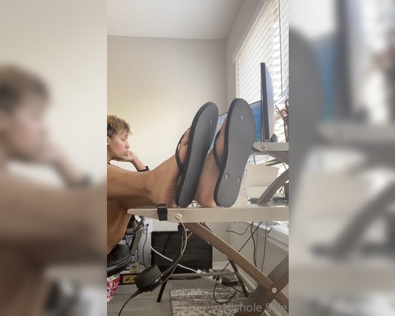 Nichole Sole aka Nicholesole OnlyFans - Flip flops on the desk while working 7