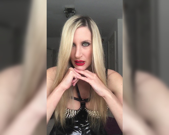 Nikki Whiplash aka Nikkiwhiplash OnlyFans - Exclusive POV video (3 minutes) worship my bare feet!