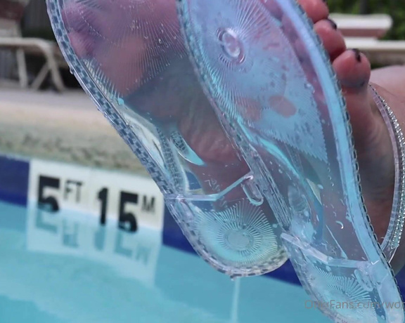 Wonderаeetwoman aka Wonderfeetwoman OnlyFans - Clear Jelly Flip Flop Water Tease Videography by Pedsrmeds