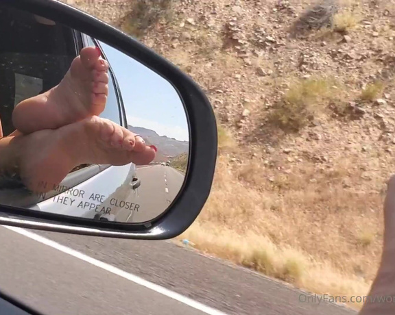 Wonderаeetwoman aka Wonderfeetwoman OnlyFans - Road Trip On the highway headed for Utah This video will appeal to lovers of Chucks, socks, and