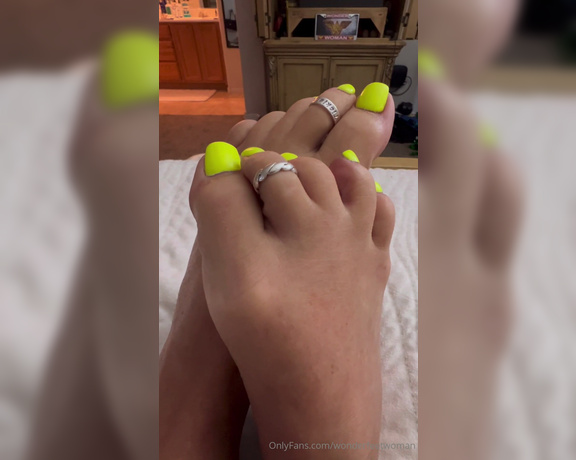 Wonderаeetwoman aka Wonderfeetwoman OnlyFans - Morning toe wiggles