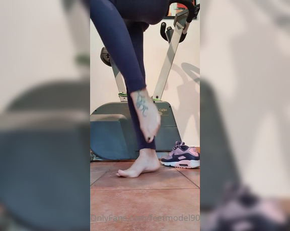 Dalia Diamante aka Daliadiamantevip OnlyFans - Mi alleno e poi mi tolgo i calzini sudati I work out and then take off my sweaty socks