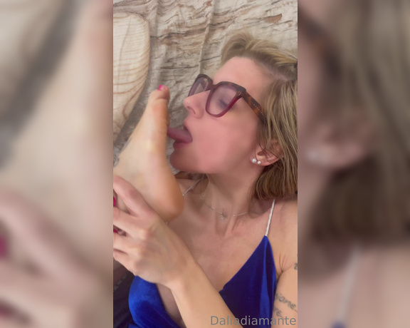 Dalia Diamante aka Daliadiamantevip OnlyFans - Un bel video mentre il mio bull mi scopa e io mi lecco i piedi da sola quanto cazzo sono snodata