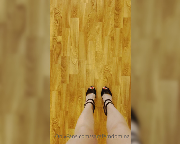 Domina Sara aka Sarafemdomina OnlyFans - Missing me already look how I walk! come closer and kiss my feet