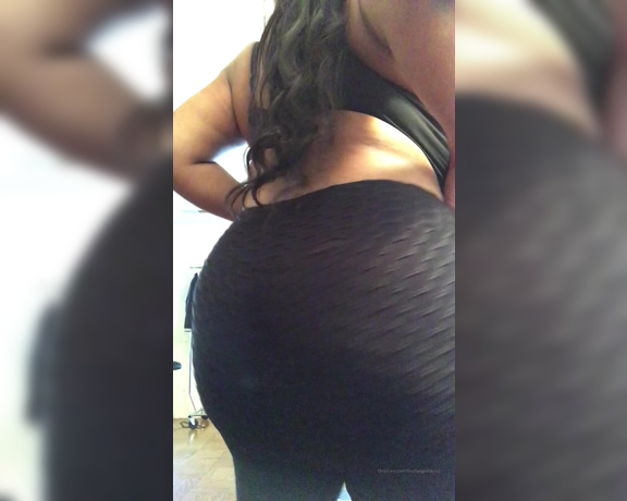 Finallyagoddess aka Finallyagoddess2 OnlyFans - Caramel Ass can u see my lips from the back