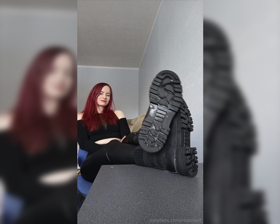Goddess Sindy aka Redsifeet OnlyFans - Yes, I wore these boots without socks this time
