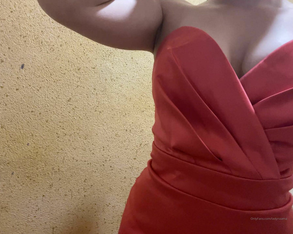 Lady Naama aka Ladynaama OnlyFans - Put a heart on my beautiful dress and shoes In the same outfit, I will send a face sitting video