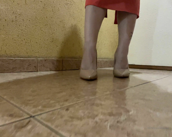 Lady Naama aka Ladynaama OnlyFans - Put a heart on my beautiful dress and shoes In the same outfit, I will send a face sitting video