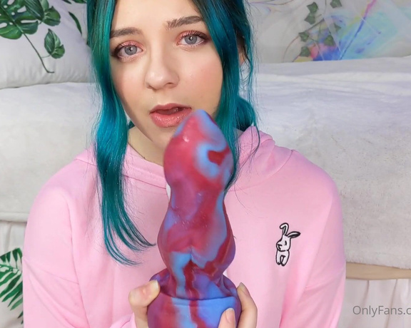 Liliana Fenty aka Lilianafenty OnlyFans - Riding my favorite Bad Dragon dildo in reverse cowgirl & forward cowgirl! Starts off with a quick