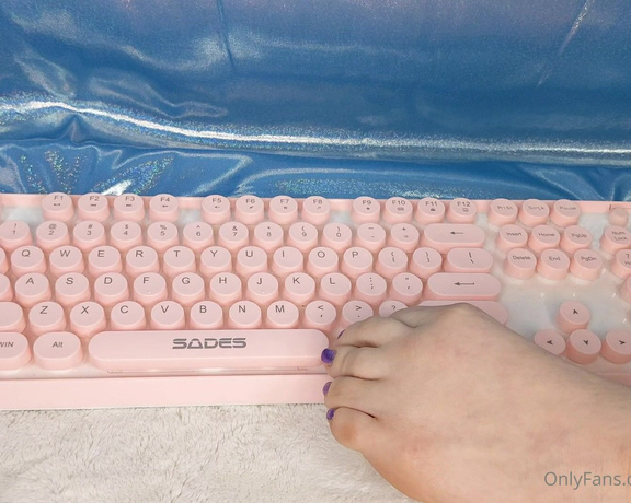 Liliana Fenty aka Lilianafenty OnlyFans - Some simple, foot fetish oriented ASMR