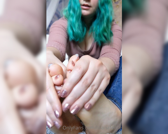 Liliana Fenty aka Lilianafenty OnlyFans - A JOI while I lotion up my feet! Nice closeup angle of my soles