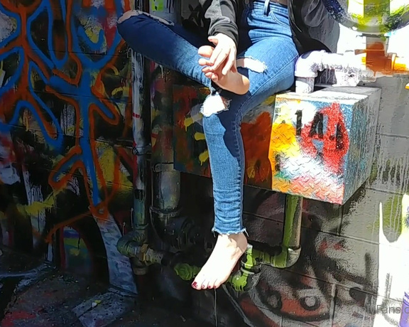 Liliana Fenty aka Lilianafenty OnlyFans - Taking off my shoes and socks in an alley covered in graffiti, then showing off my feet and massagin