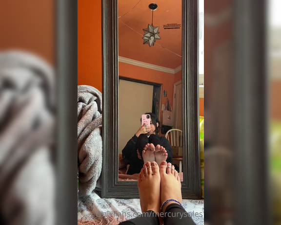 Mercury Soles aka Mercurysoles OnlyFans - What do you think of teasing you using my toes lol