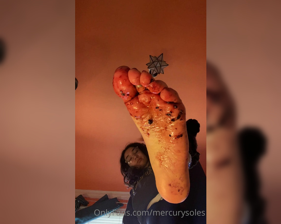 Mercury Soles aka Mercurysoles OnlyFans - I found some blackberries to squish ) what if i squished you like this